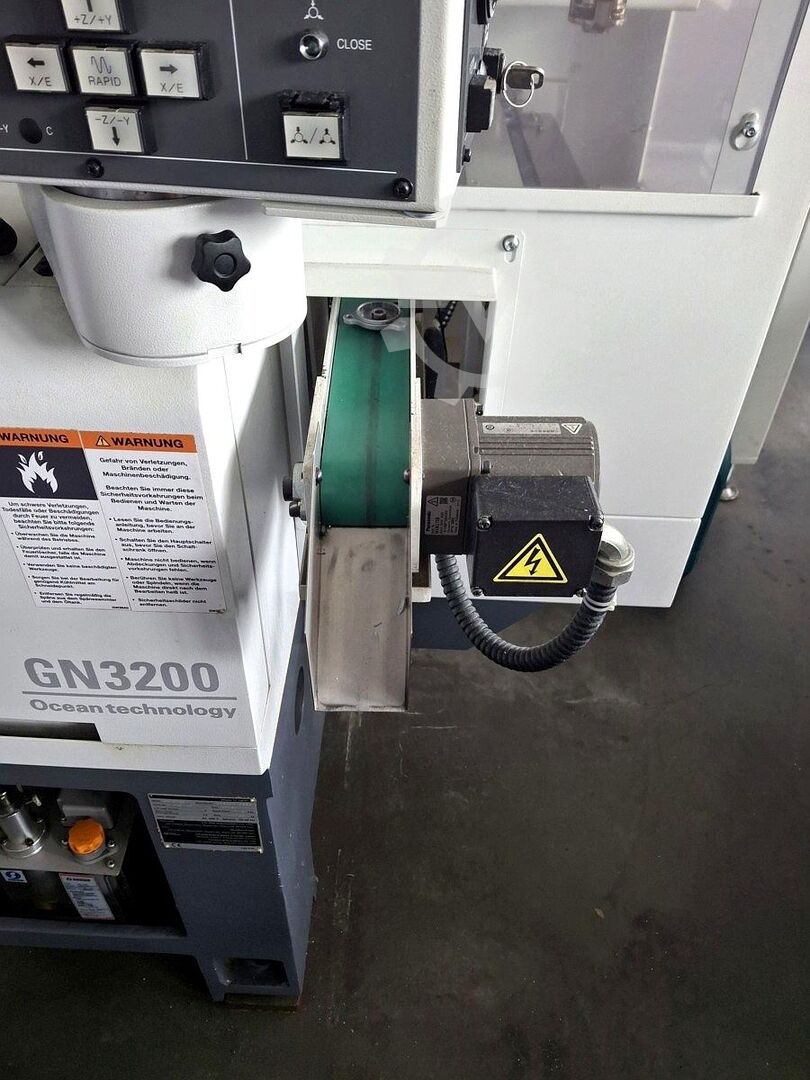 DMG MORI DMU 80 eVo 5-Axis Machining Center with Low Hours thumbnail 5