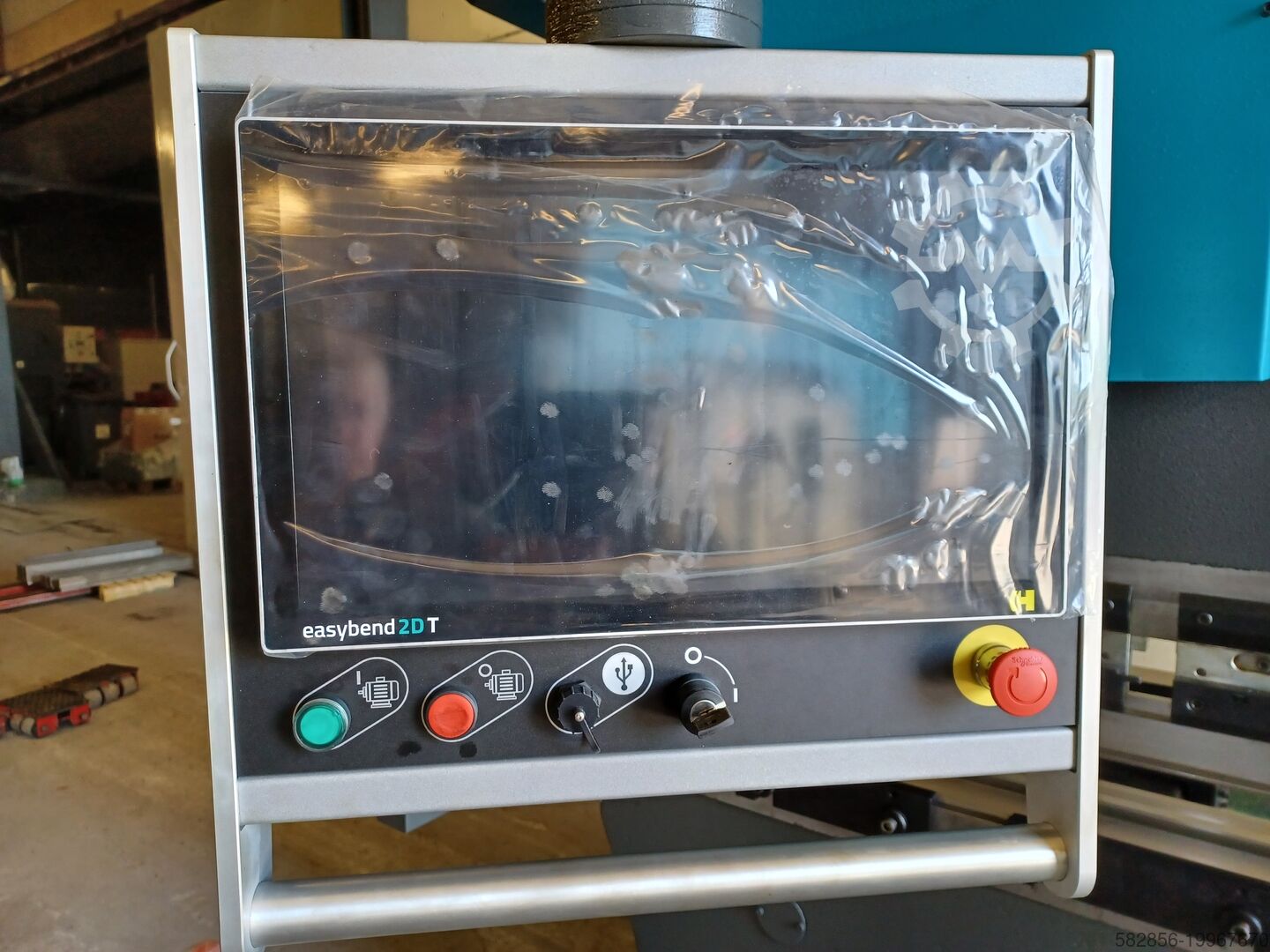 Sheet metal bending machine thumbnail 2