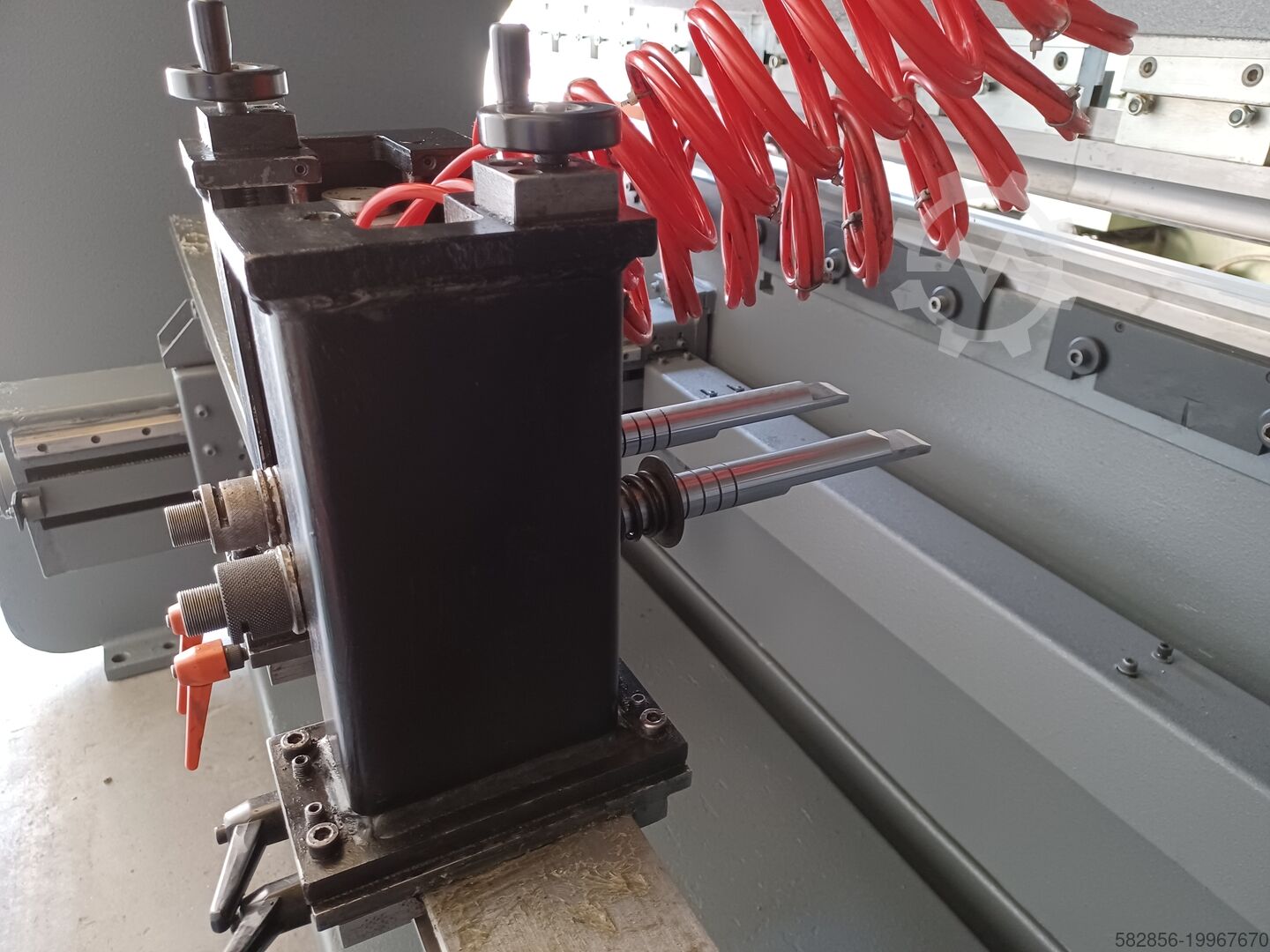 Sheet metal bending machine thumbnail 4